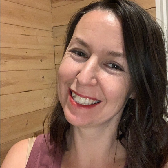 Laura - Picture 4 of 4